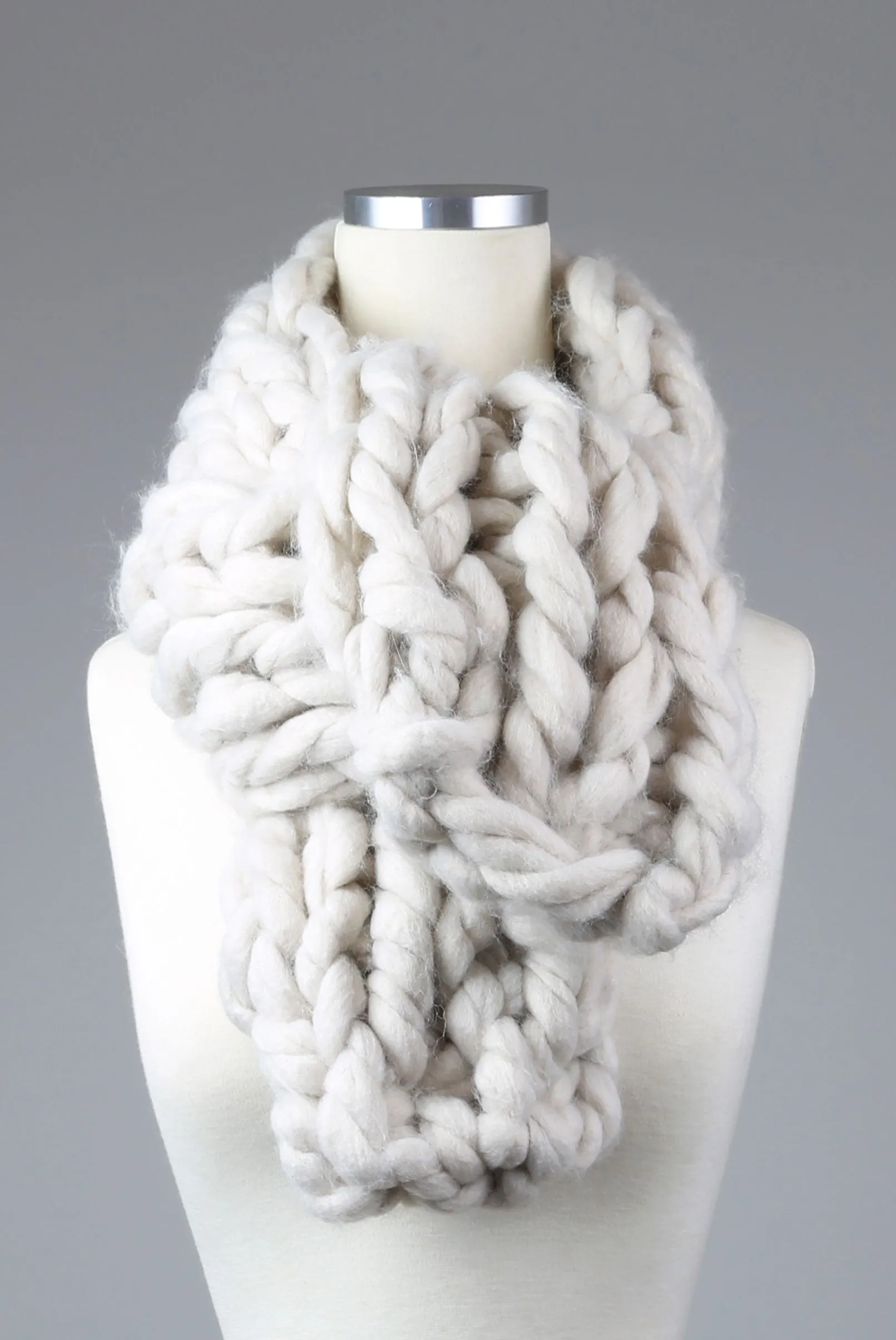 Puffy Hand-knit Short Scarf