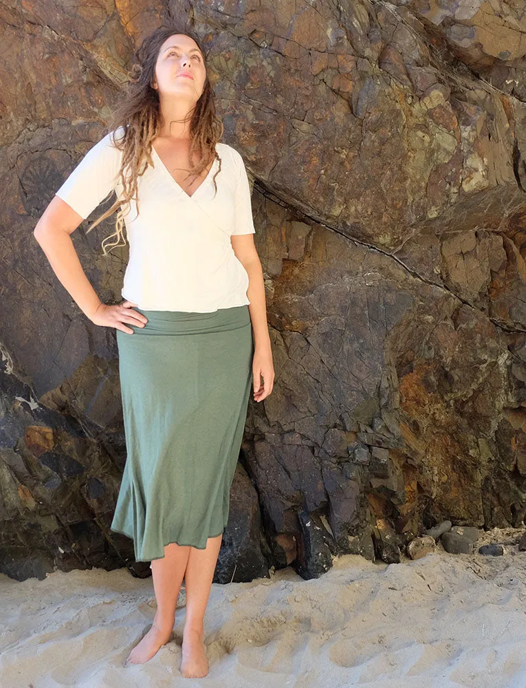 Secret Pocket Wanderer Below Knee Skirt