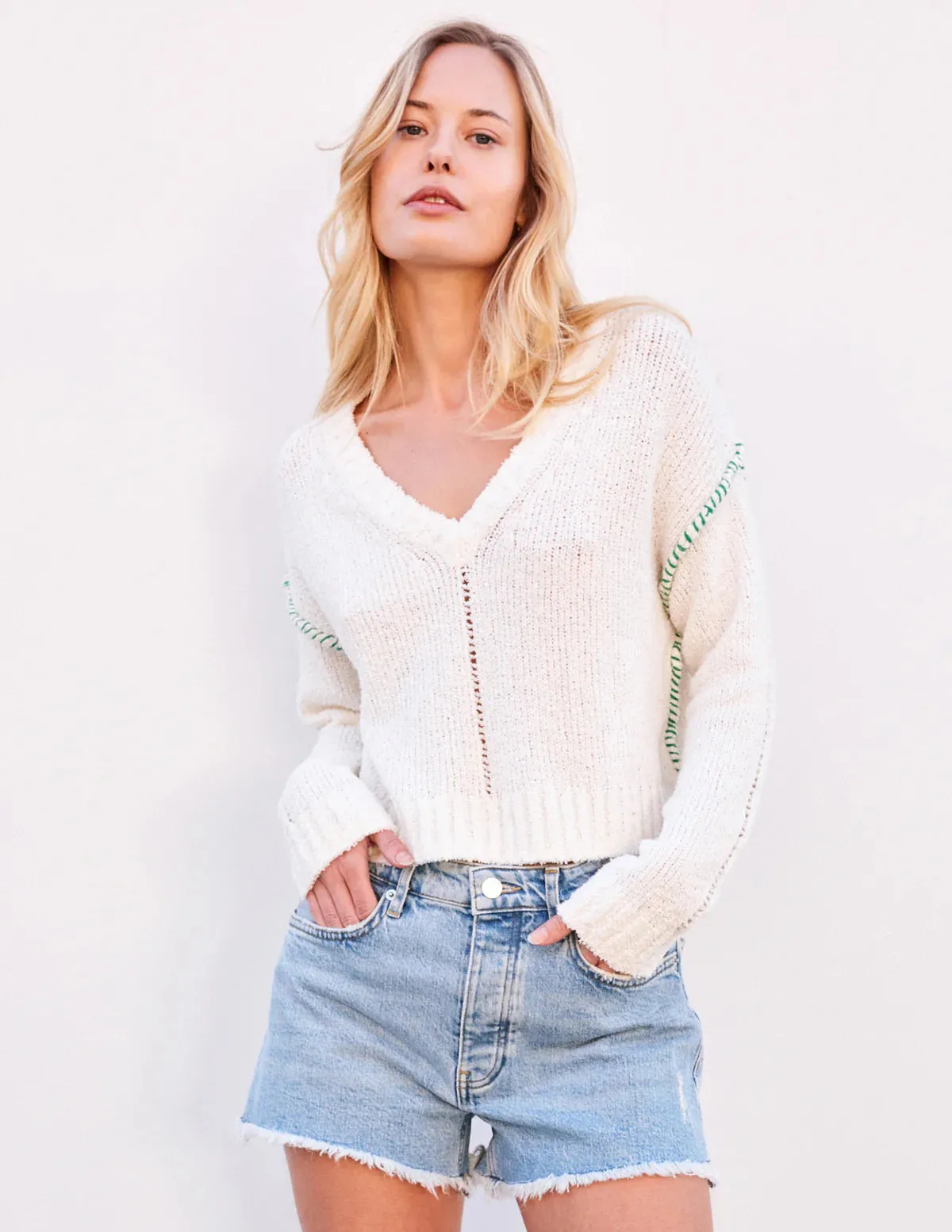 SUNDRY-V Neck Sweater Cream